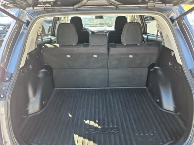 Used 2018 Toyota RAV4 LE w/ All Weather Liner Package AWD/4WD image 34