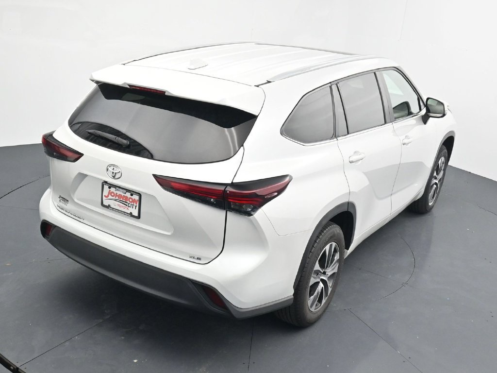 Used 2024 Toyota Highlander XLE FWD image 29