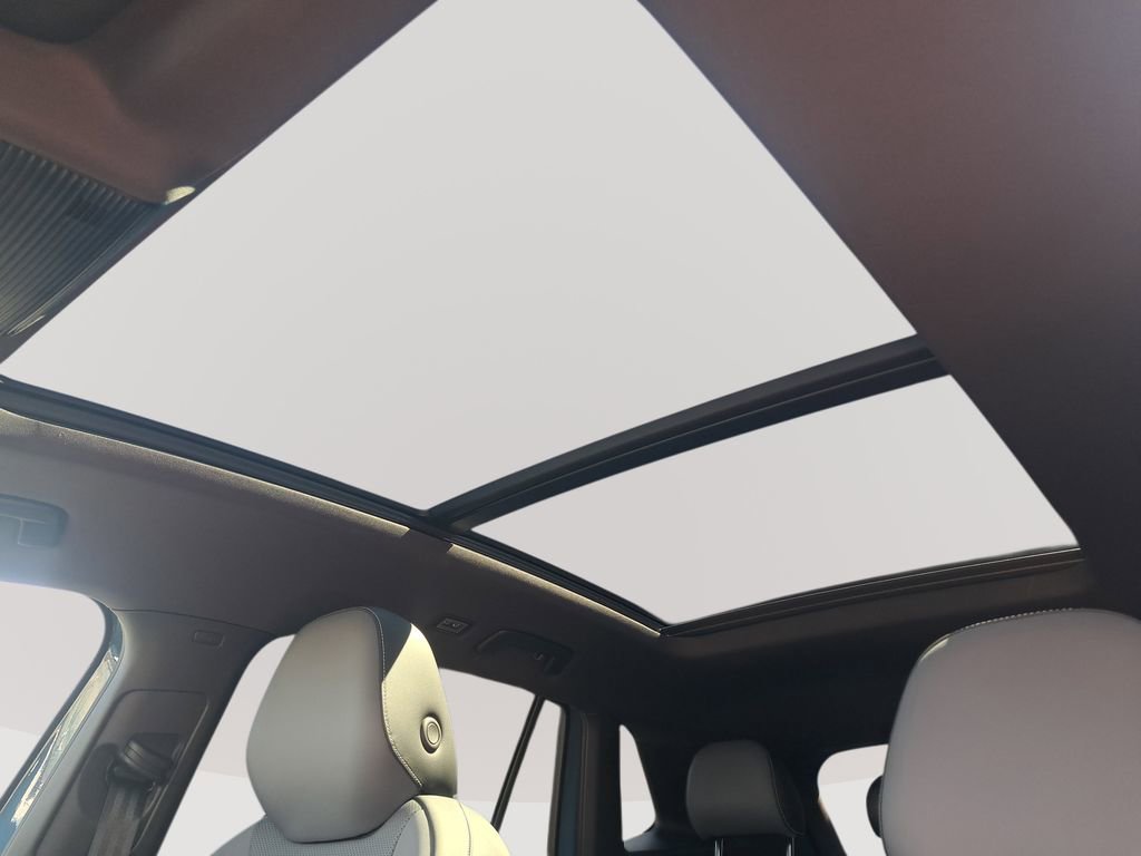 New 2025 Volkswagen Tiguan SE R-Line image 33