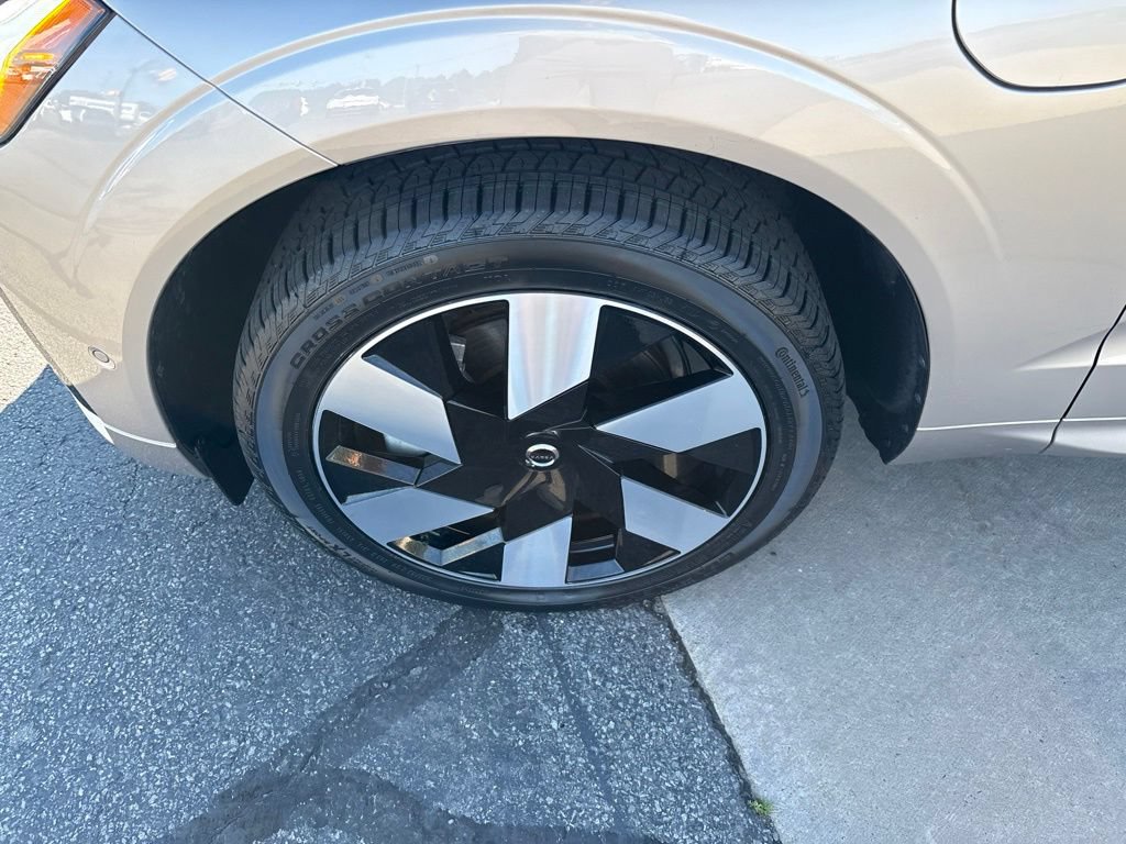 Certified 2025 Volvo XC60 T8 Ultra AWD/4WD image 11
