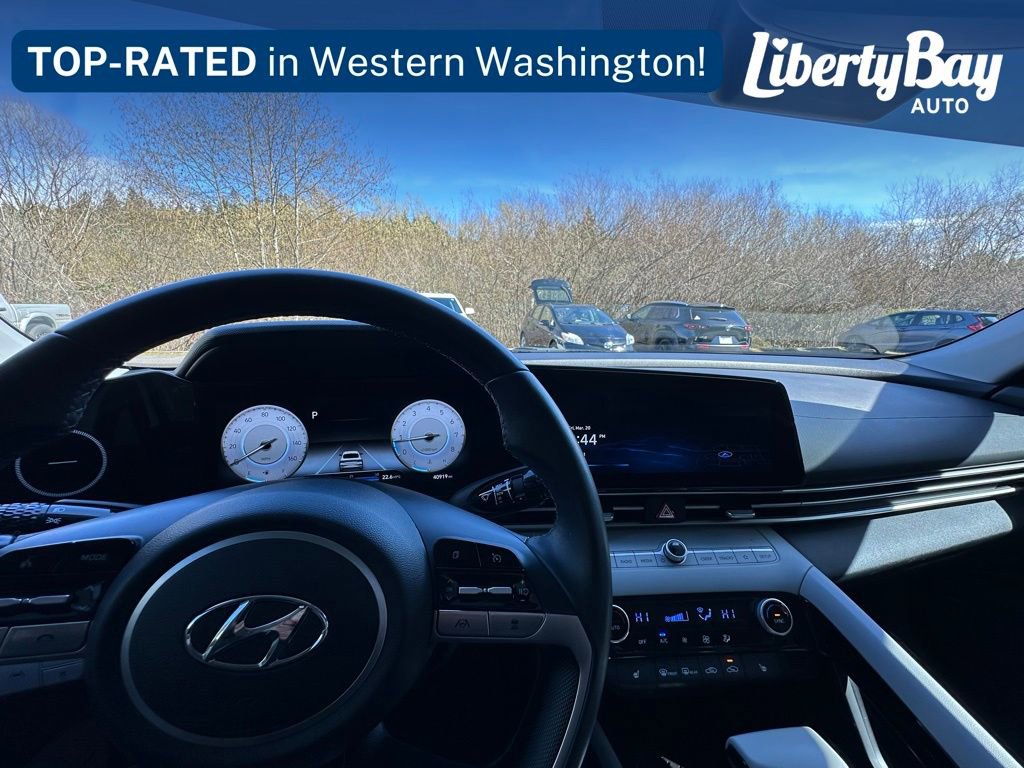 Used 2023 Hyundai Elantra Limited image 14