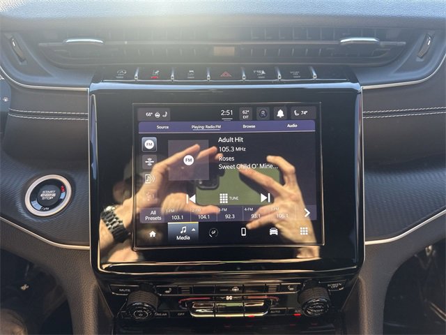 Used 2023 Jeep Grand Cherokee L Laredo image 16