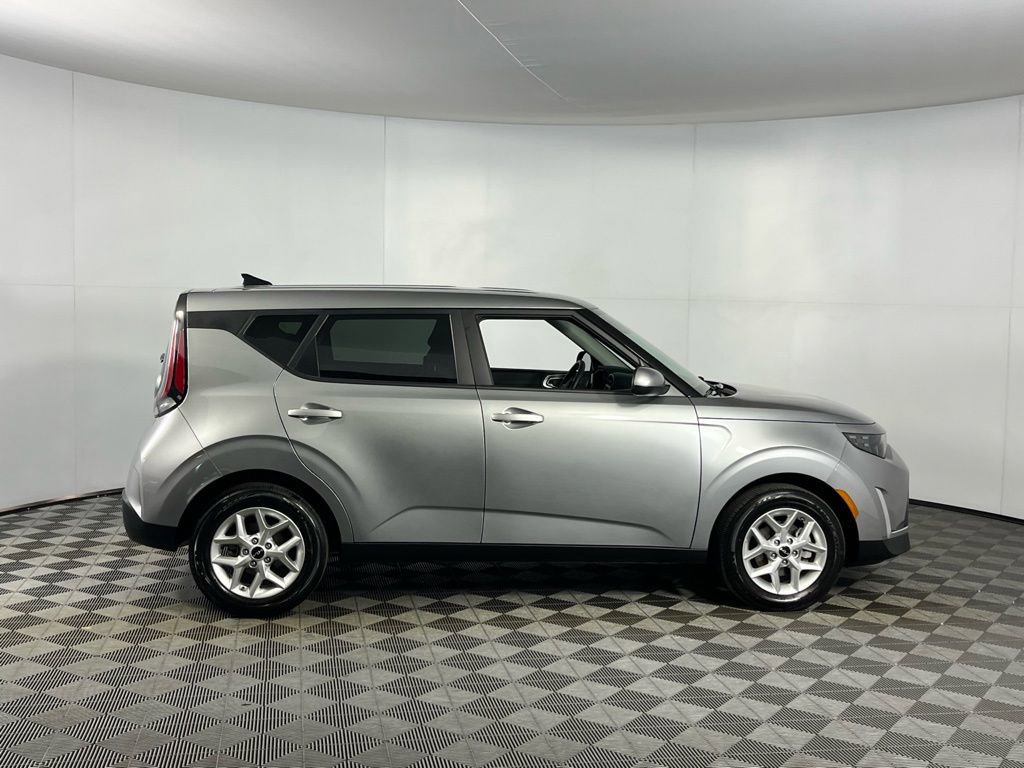 Used 2025 Kia Soul LX image 8