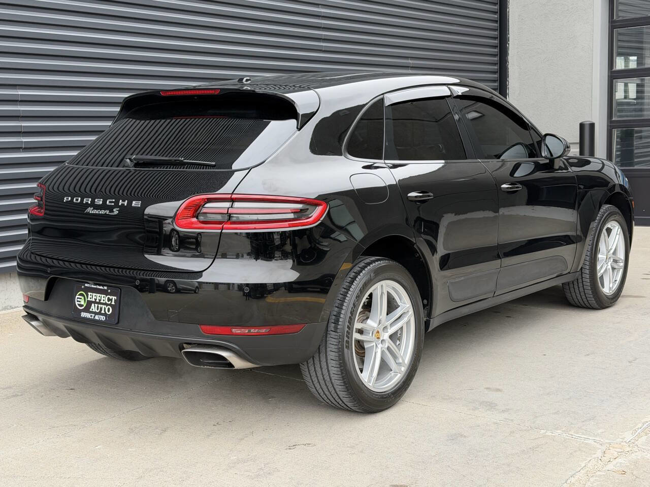 Used 2018 Porsche Macan Base AWD 4dr SUV image 11