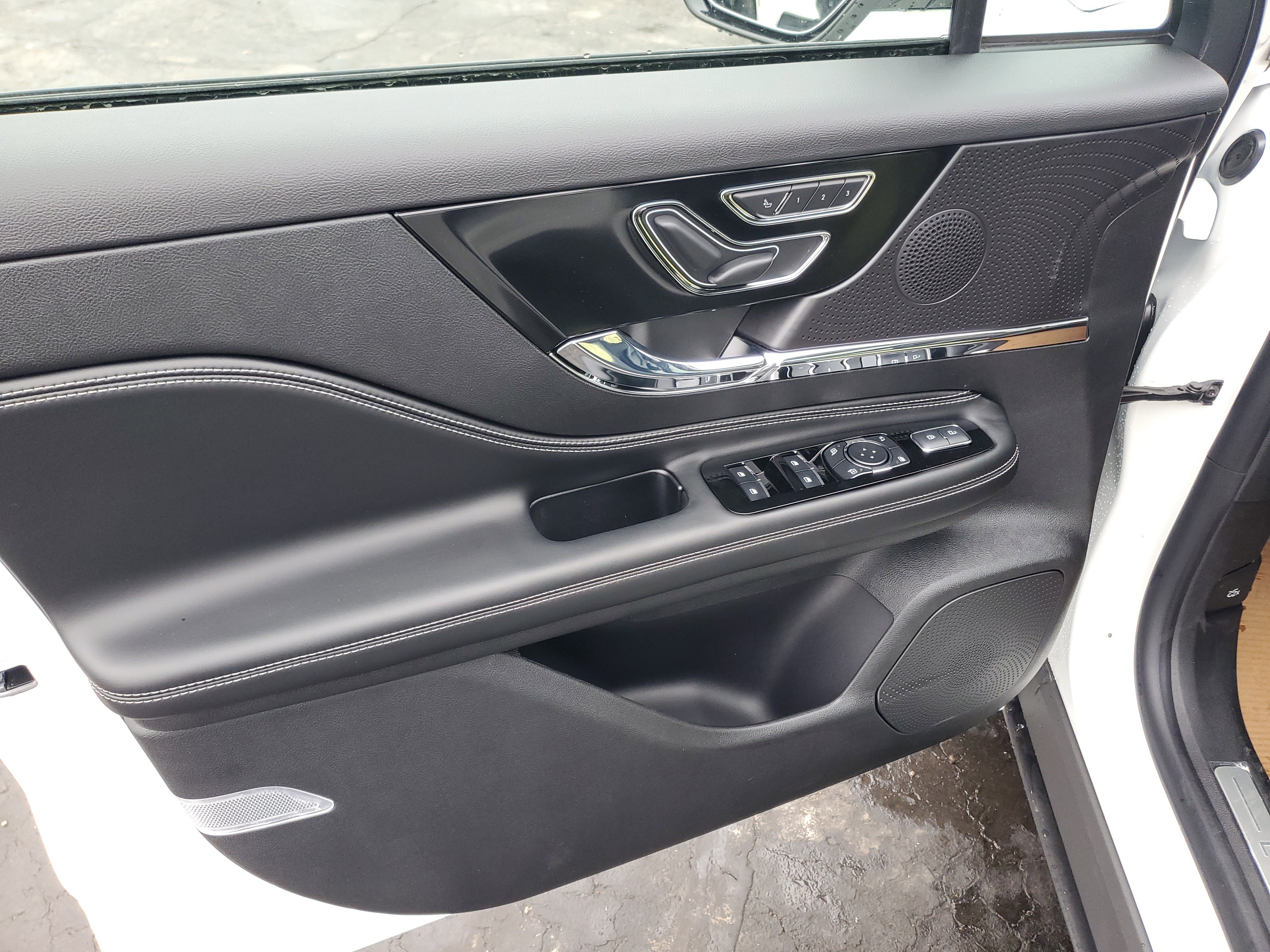 New 2026 Lincoln Corsair Premiere image 8