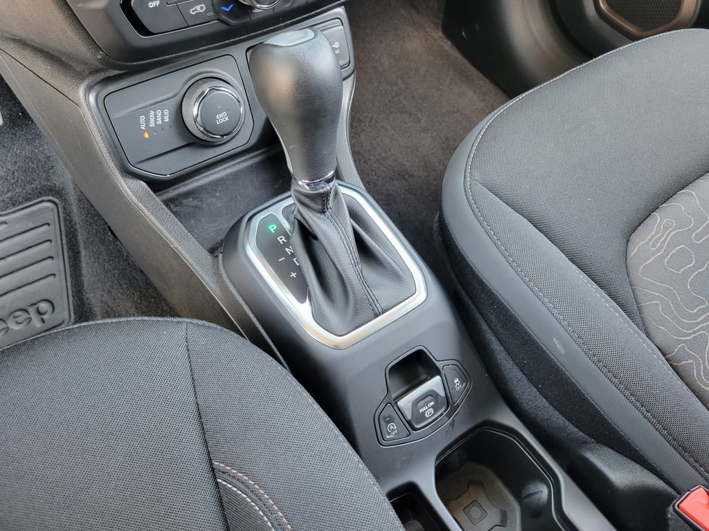 Used 2023 Jeep Renegade Latitude AWD/4WD image 14