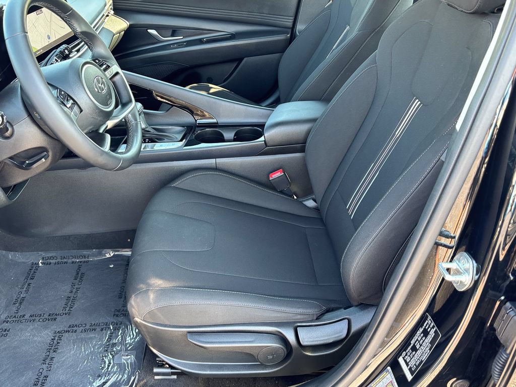 Used 2023 Hyundai Elantra SEL w/ Convenience Package FWD image 16