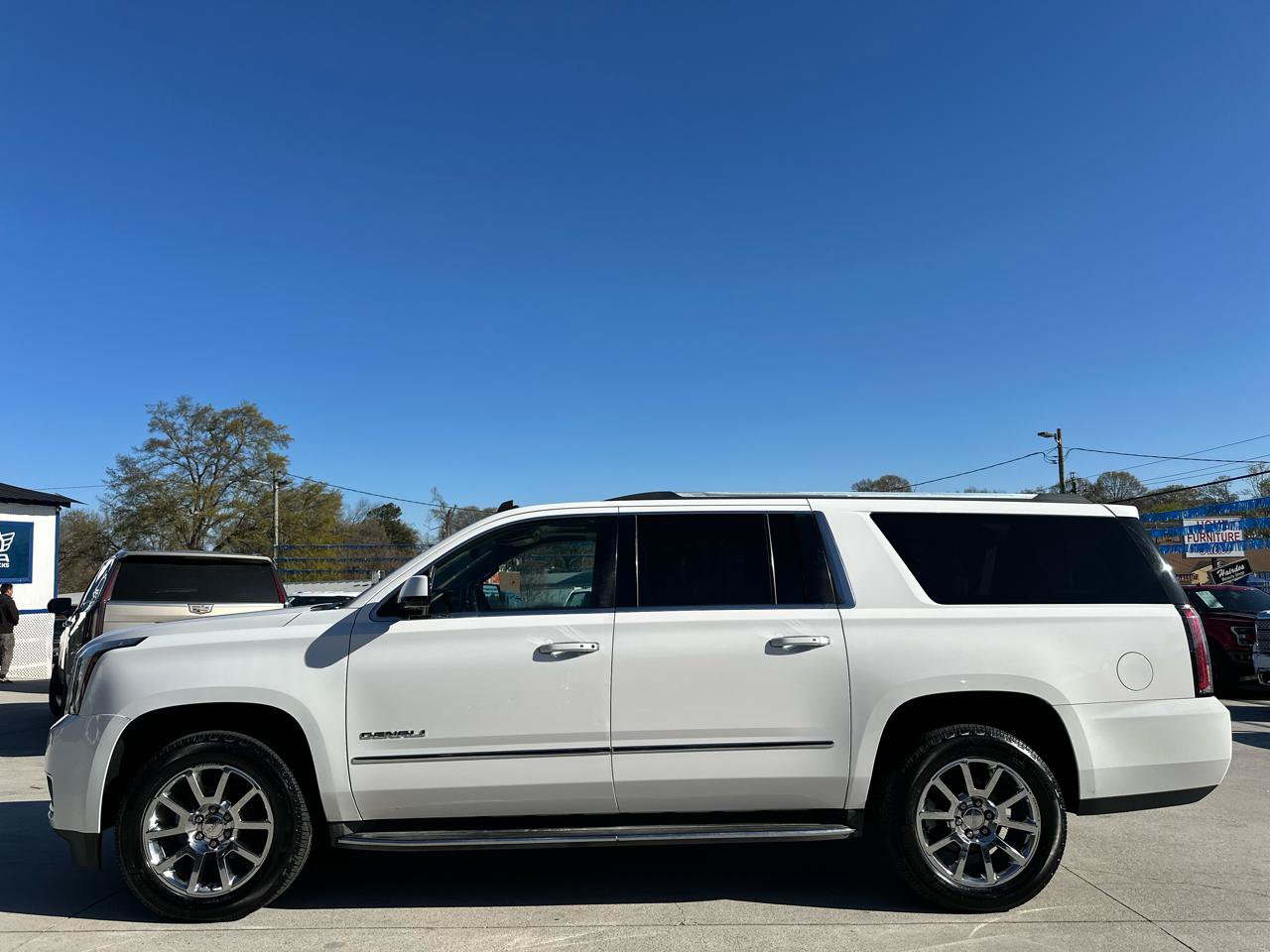 Used 2015 GMC Yukon XL Denali w/ Touring Package AWD/4WD image 4