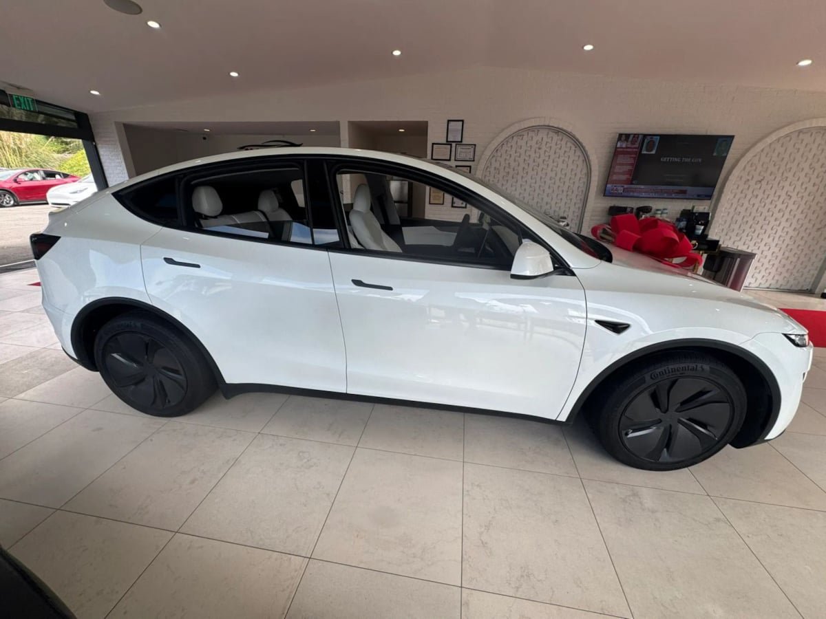 Used 2026 Tesla Model Y 2WD image 4