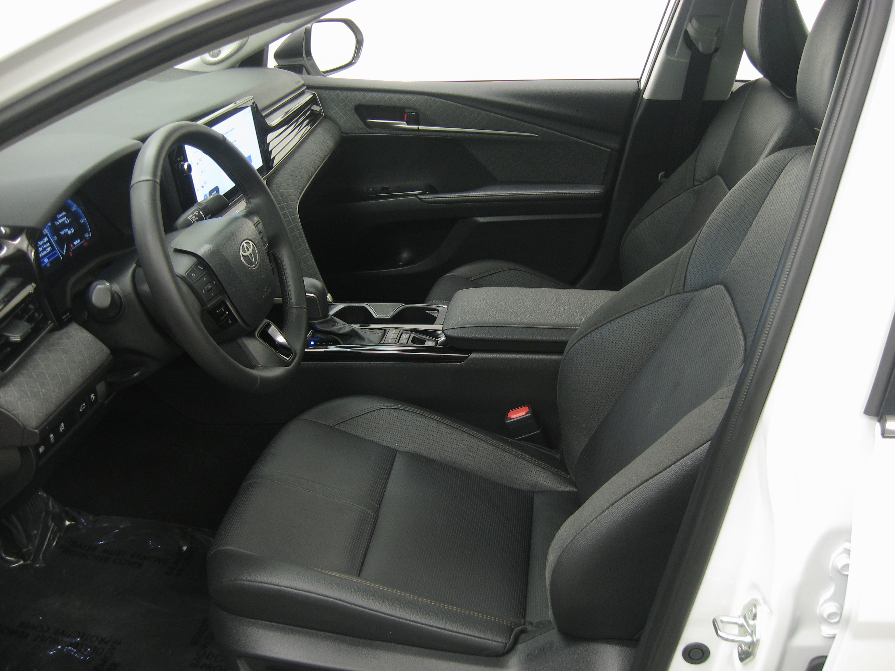 Used 2025 Toyota Camry XLE image 8