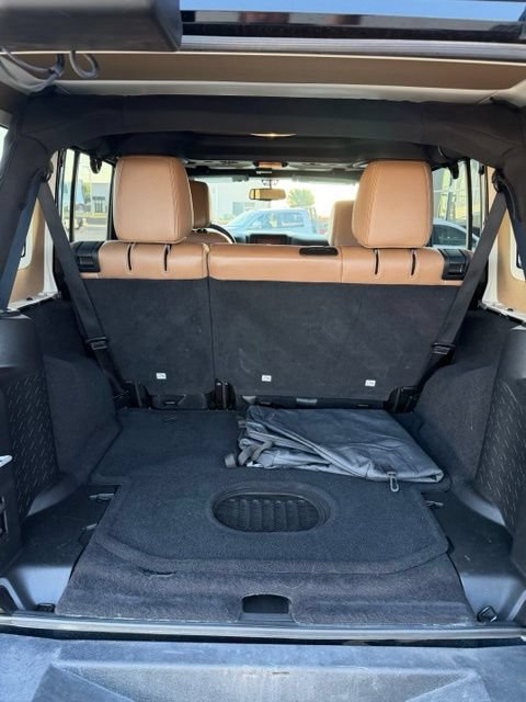 Used 2015 Jeep Wrangler Unlimited Rubicon w/ Connectivity Group AWD/4WD image 10