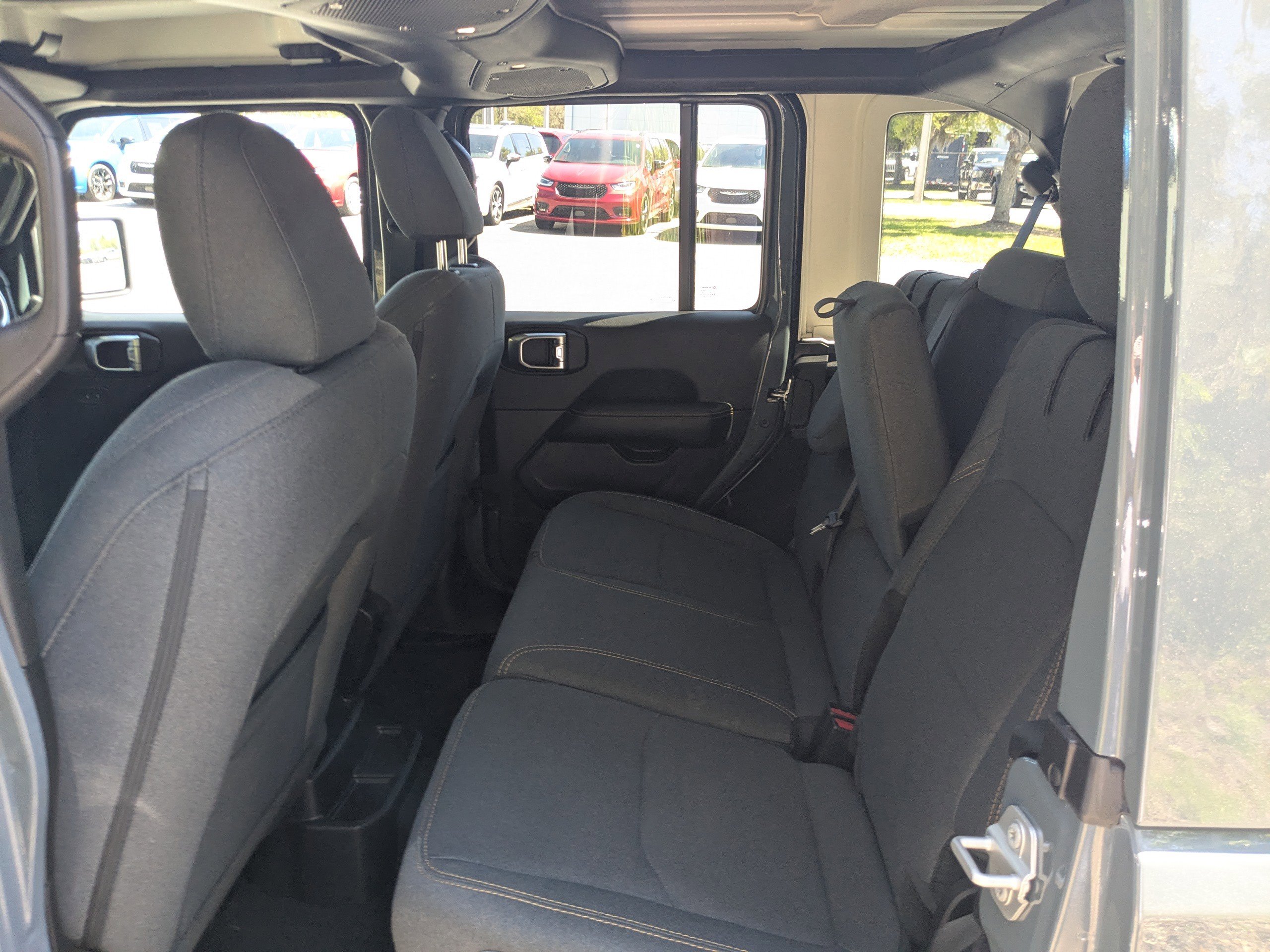 Used 2025 Jeep Wrangler Unlimited Sahara w/ Safety Group image 13