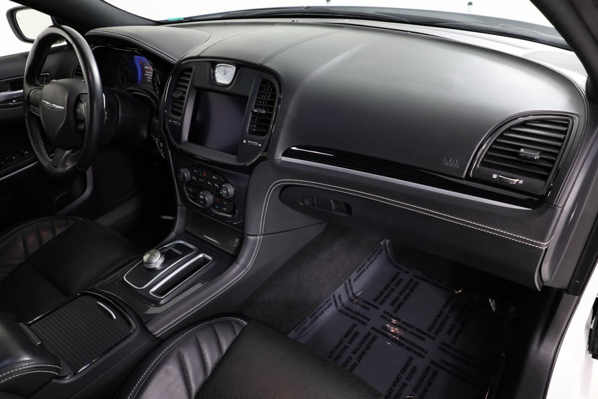 Used 2023 Chrysler 300 C RWD image 29