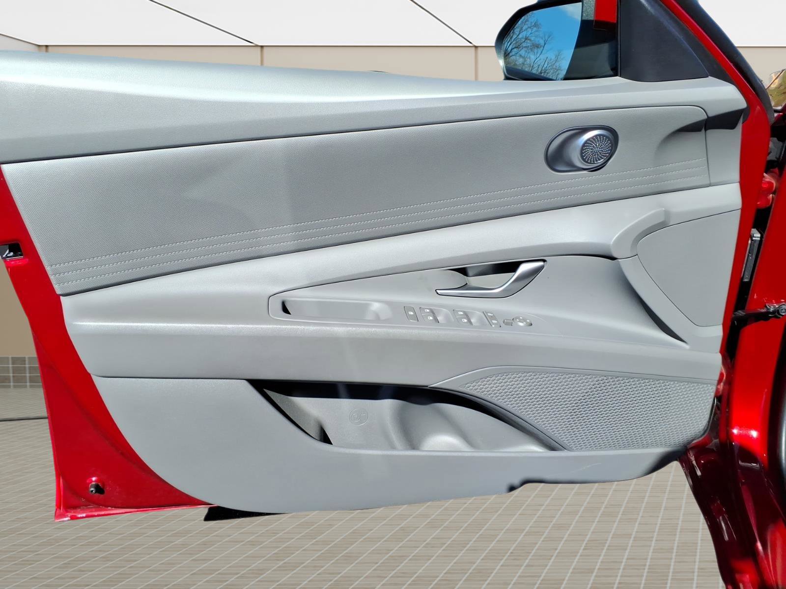 Used 2024 Hyundai Elantra SEL image 18