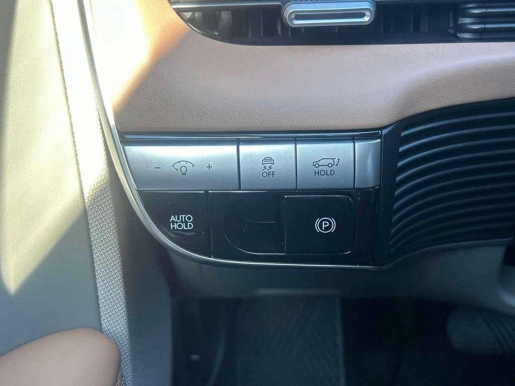 Used 2024 Hyundai Ioniq 5 Limited image 18