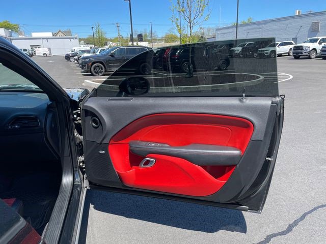Used 2016 Dodge Challenger R/T Scat Pack w/ Leather Interior Group RWD image 9
