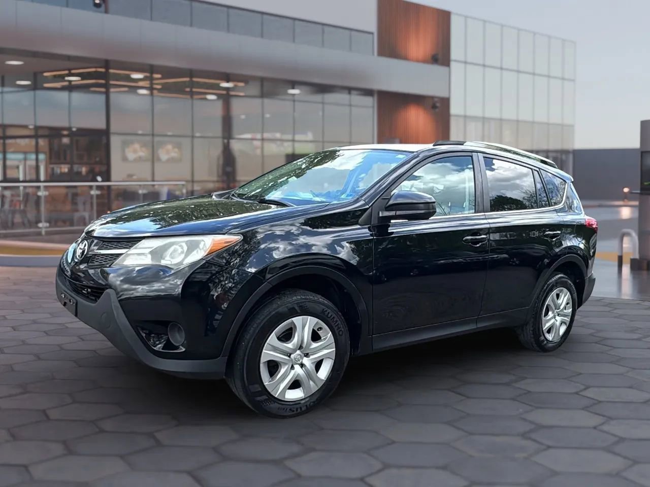 Used 2015 Toyota RAV4 LE image 1