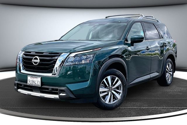 Certified 2025 Nissan Pathfinder SL FWD image 3