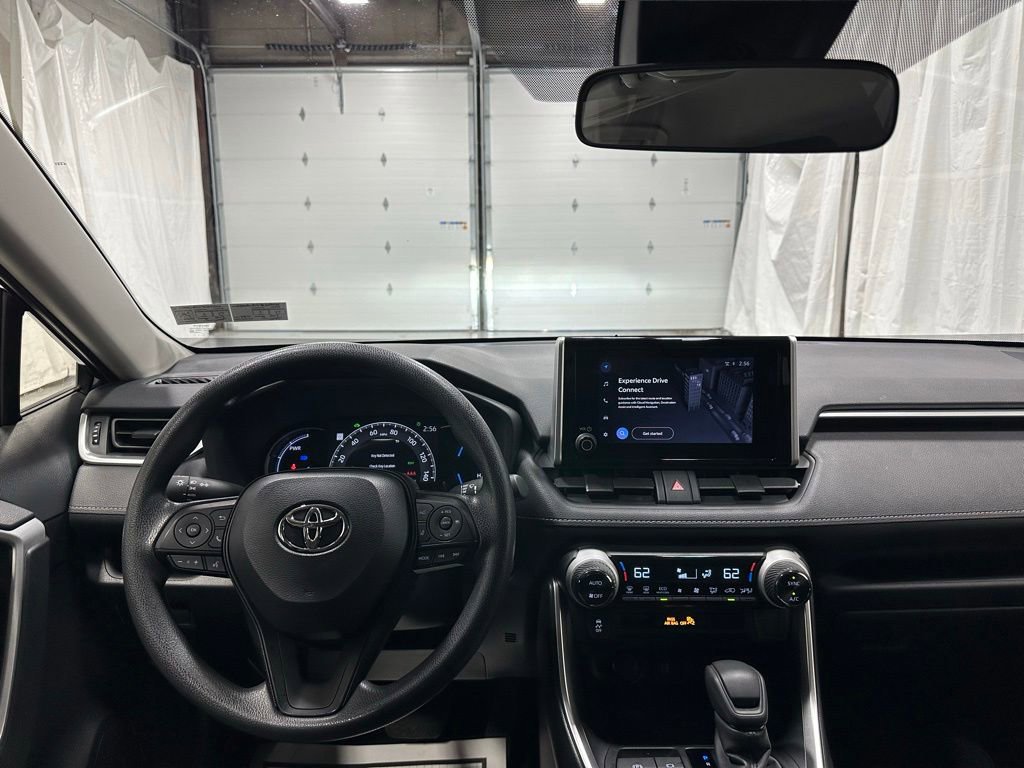 Used 2025 Toyota RAV4 XLE AWD/4WD image 16