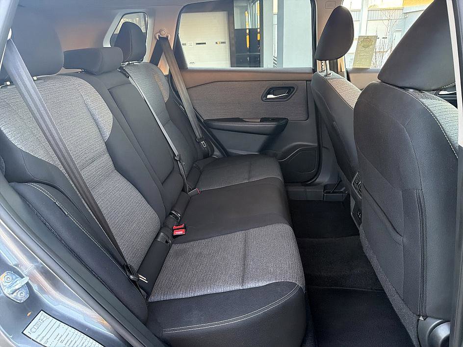 Used 2023 Nissan Rogue SV image 21