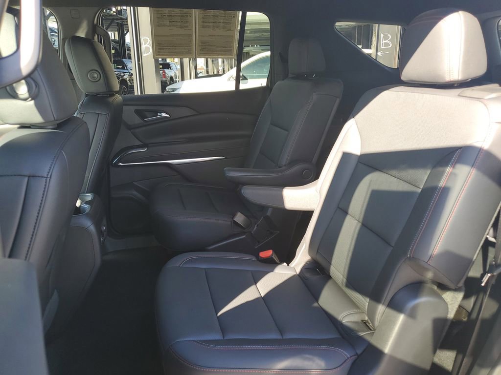 Used 2025 Chevrolet Traverse Z71 AWD/4WD image 14