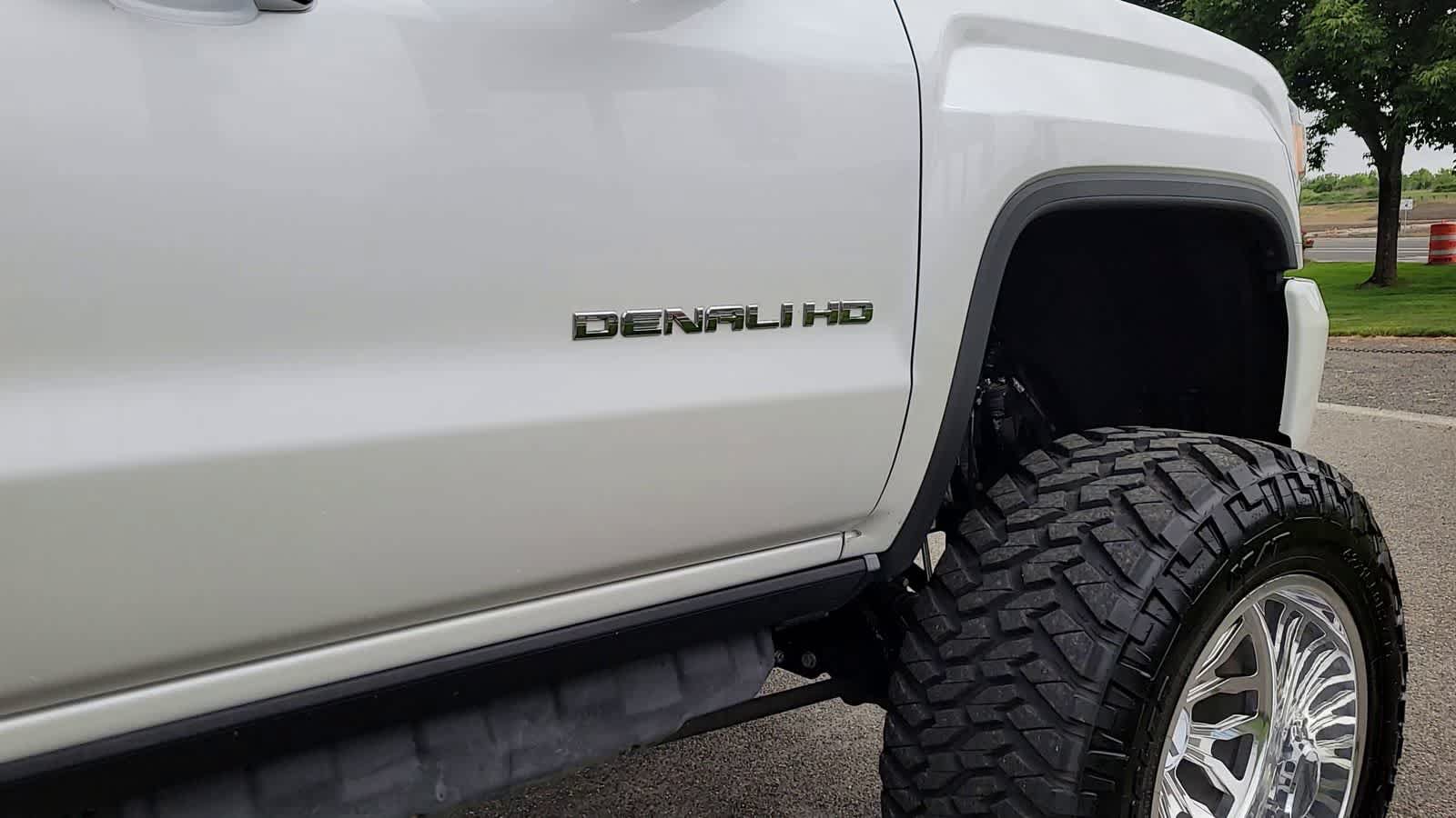 Used 2019 GMC Sierra 2500 Denali w/ Duramax Plus Package AWD/4WD image 9