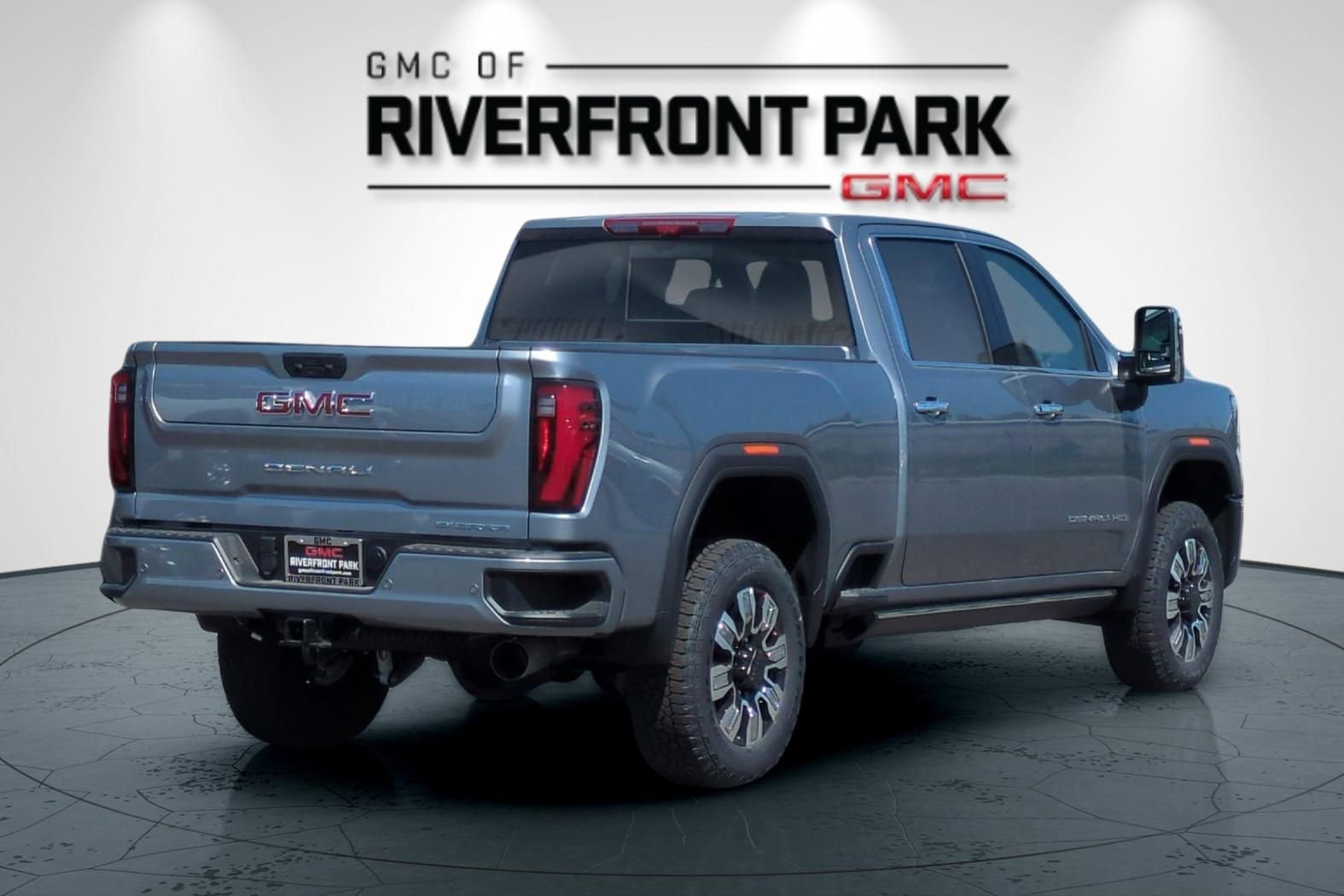 New 2026 GMC Sierra 3500 Denali w/ Denali Reserve Package AWD/4WD image 3