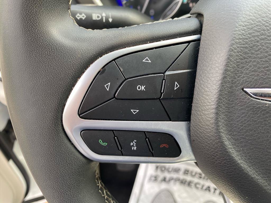 Used 2024 Chrysler Pacifica Touring-L FWD image 18