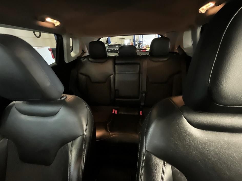 Used 2018 Jeep Compass Latitude w/ Popular Equipment Group AWD/4WD image 29