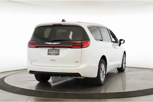 New 2026 Chrysler Pacifica Select image 7