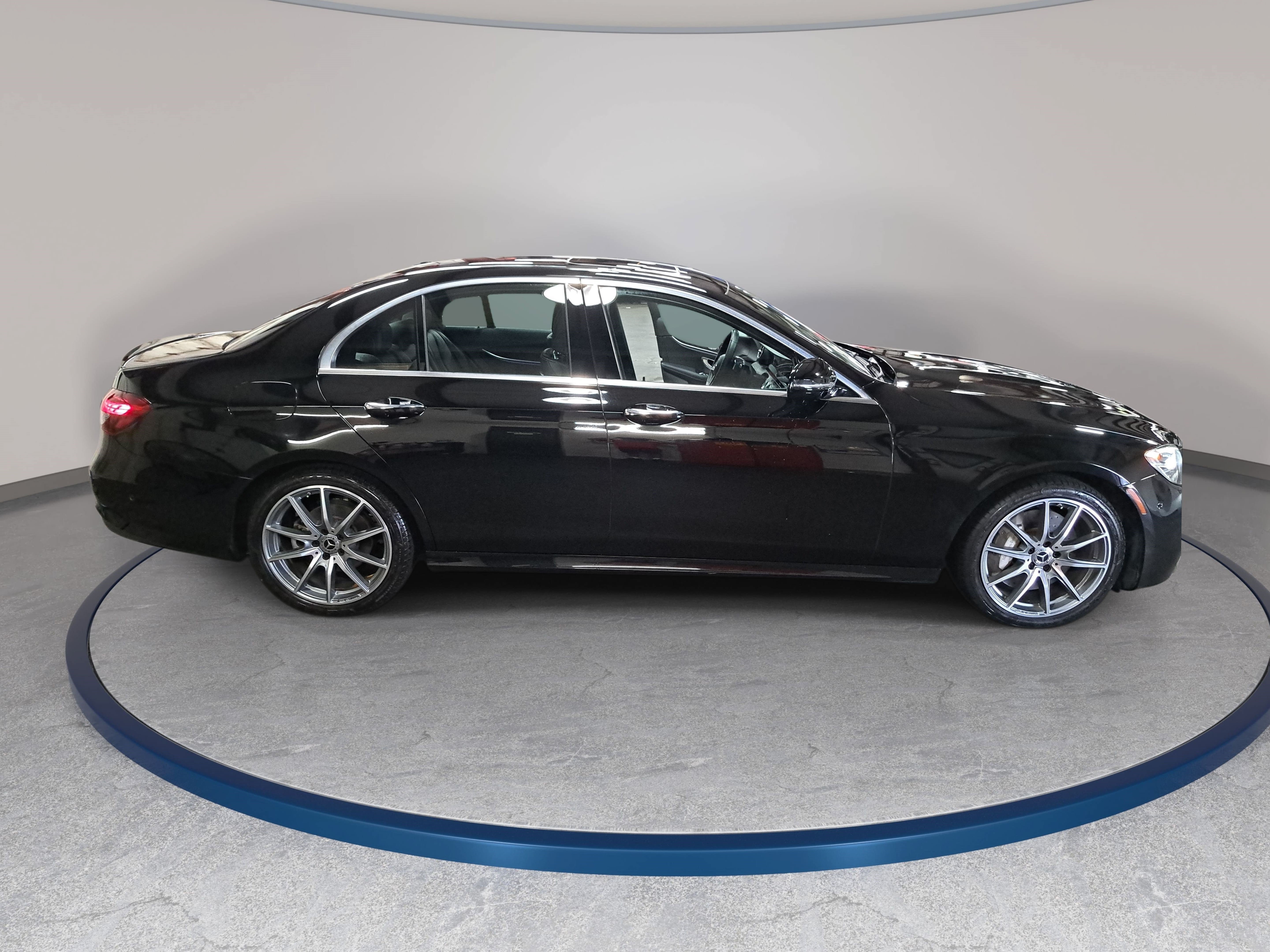 Used 2021 Mercedes-Benz E 350 4MATIC Sedan image 4
