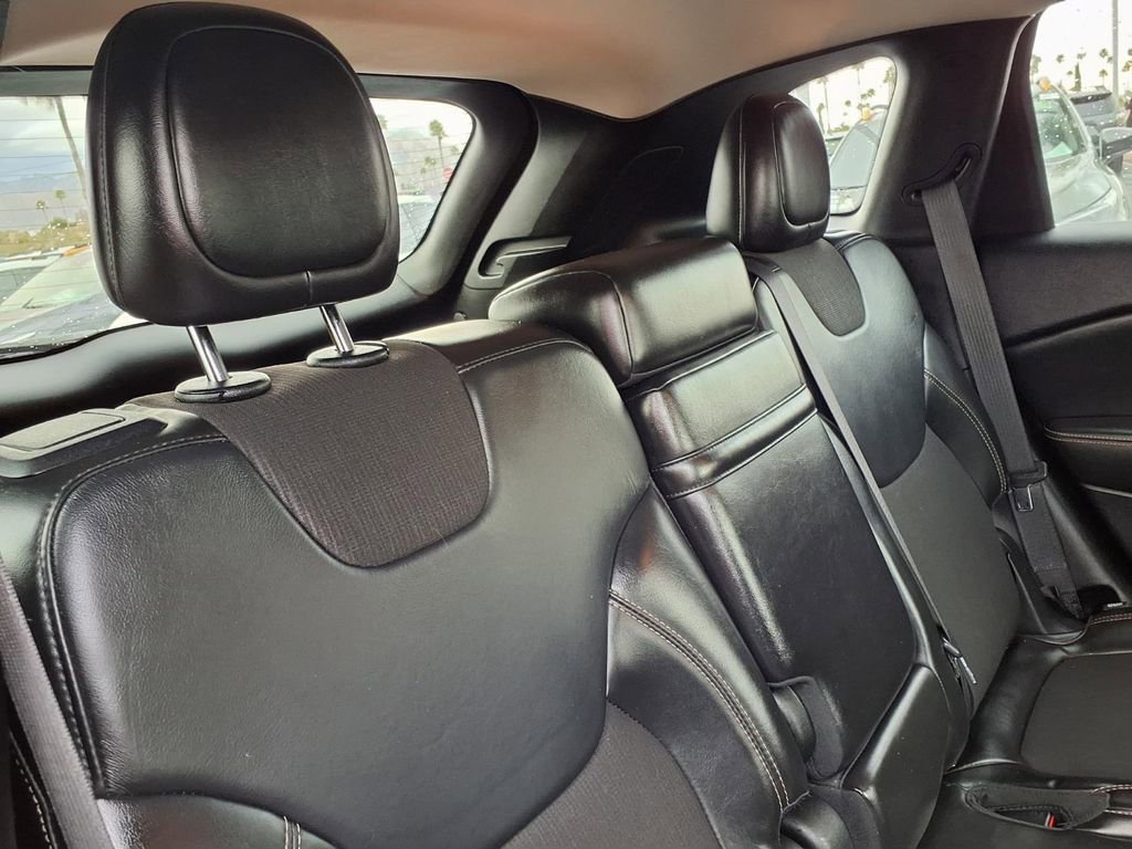 Used 2018 Jeep Cherokee Latitude Plus w/ Comfort/Convenience Group image 21