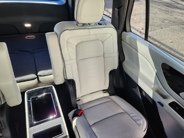 New 2026 Lincoln Aviator Black Label w/ Jet Appearance Package AWD/4WD image 15