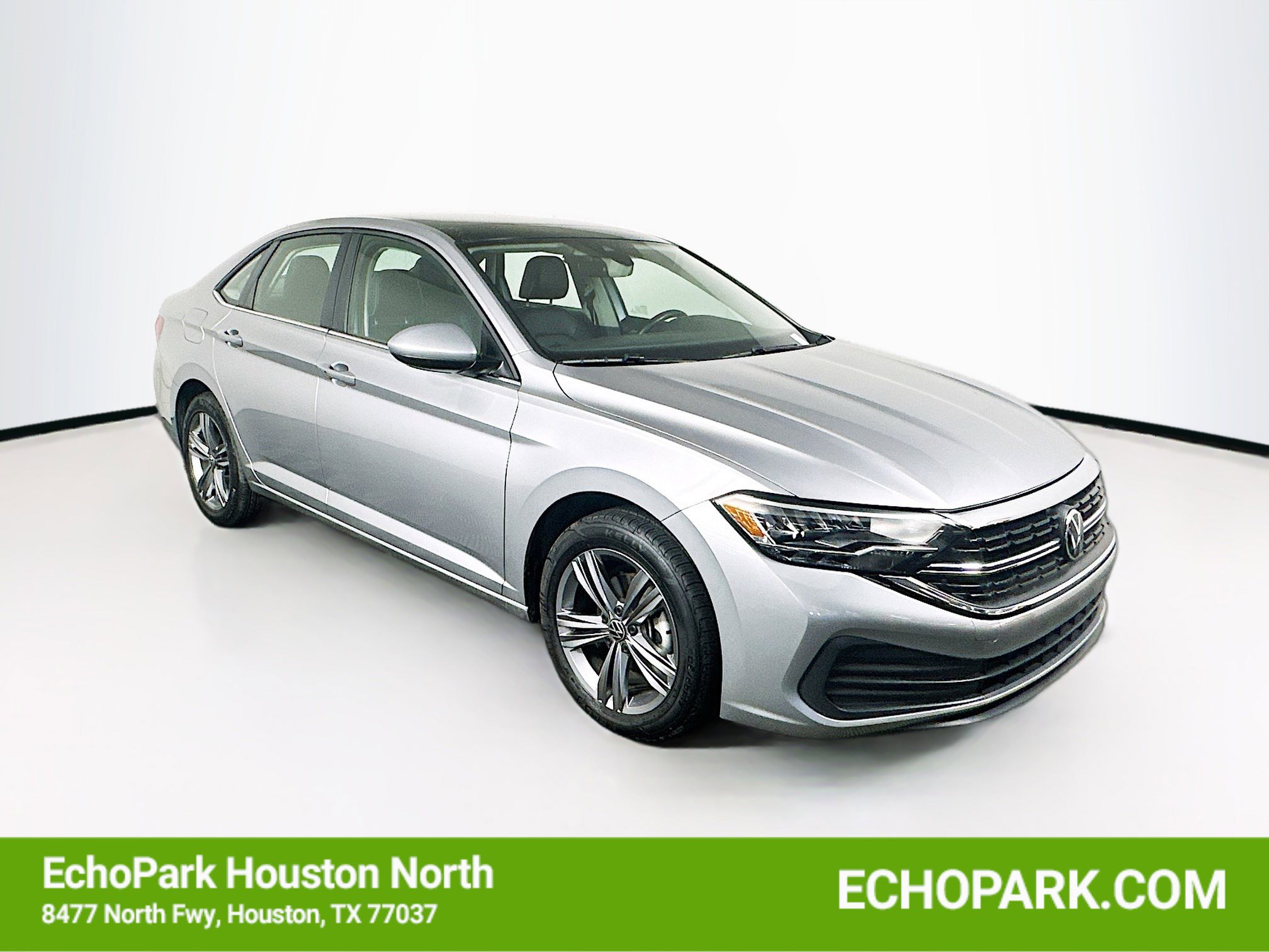 Used 2024 Volkswagen Jetta SE image 1