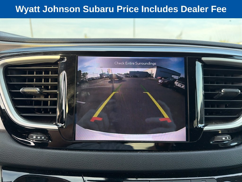 Used 2020 Chrysler Pacifica Touring FWD image 30
