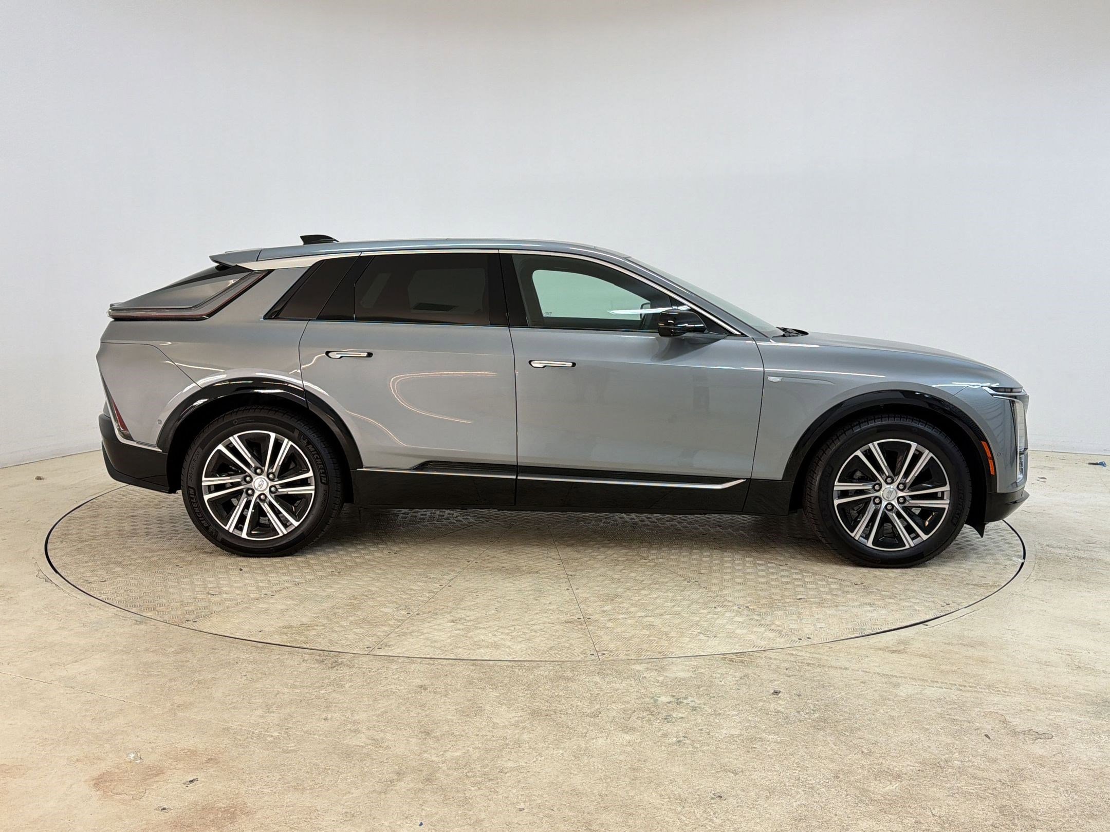New 2026 Cadillac Lyriq Premium Luxury AWD/4WD image 8