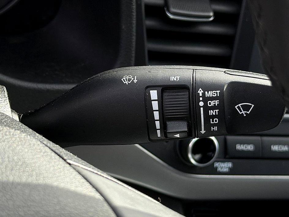 Used 2017 Hyundai Elantra Limited image 17