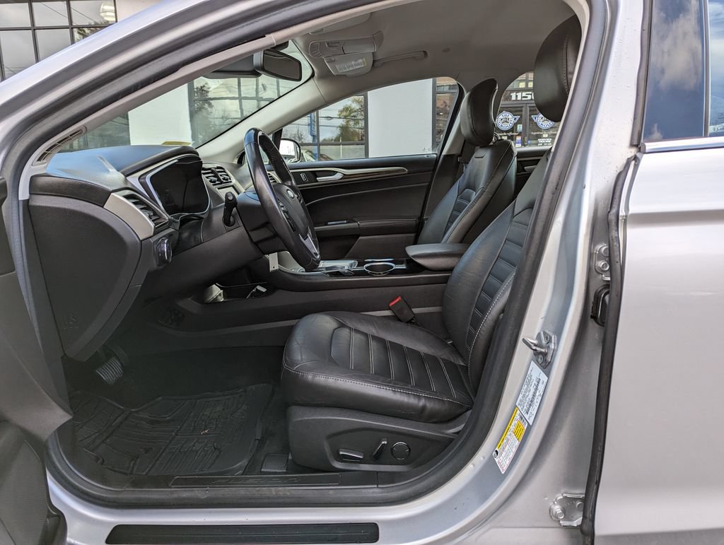 Used 2014 Ford Fusion Energi SE w/ Driver Assist Package FWD image 12