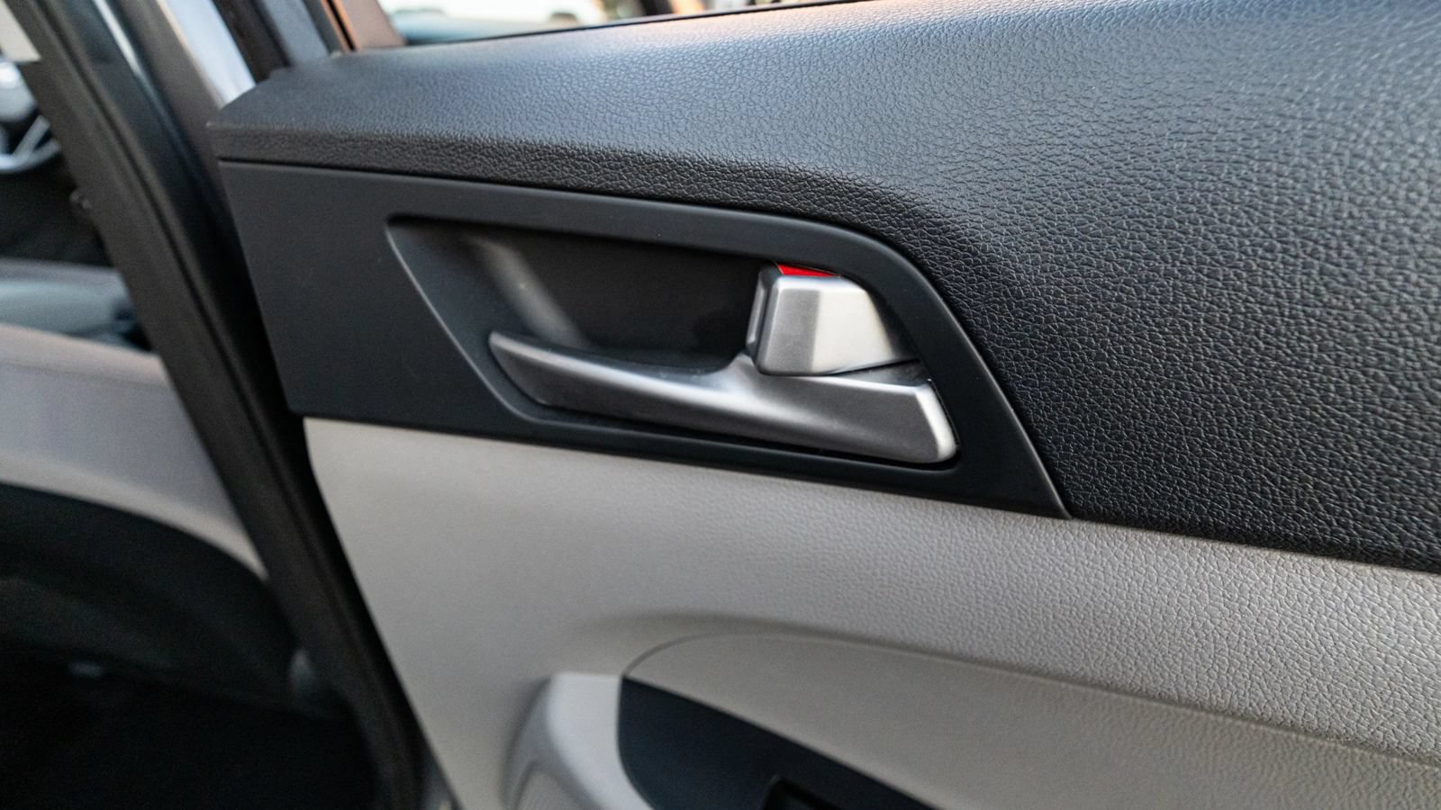 Used 2019 Hyundai Tucson SE w/ Cargo Package FWD image 18