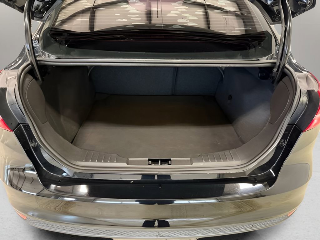 Used 2018 Ford Focus SE image 19