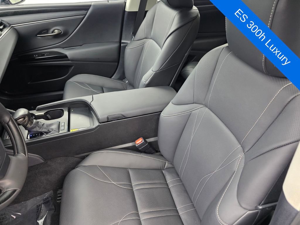 Used 2025 Lexus ES 300h w/ Technology Package image 11
