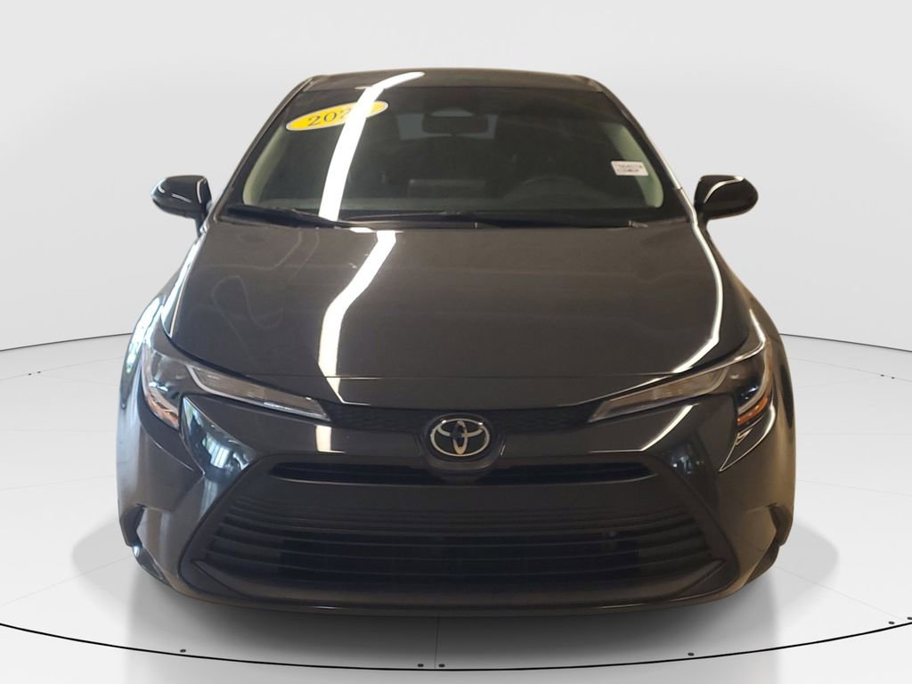 Used 2023 Toyota Corolla LE image 2