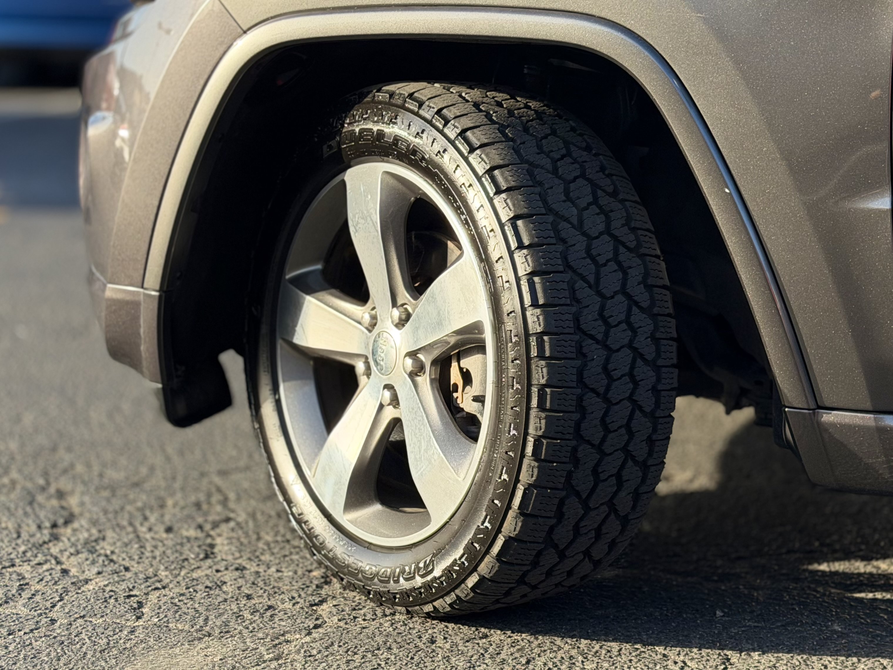 Used 2015 Jeep Grand Cherokee Overland w/ Advanced Technology Group AWD/4WD image 11