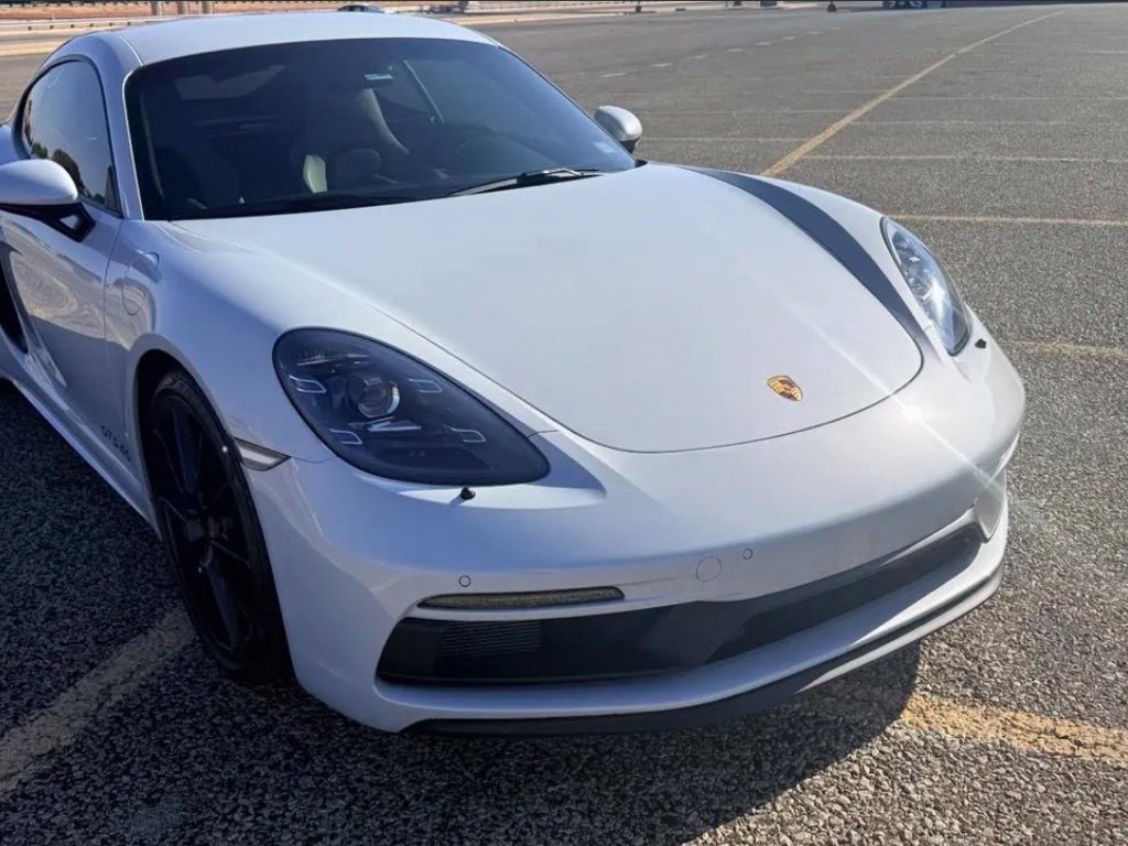 Used 2025 Porsche 718 Cayman GTS RWD image 4
