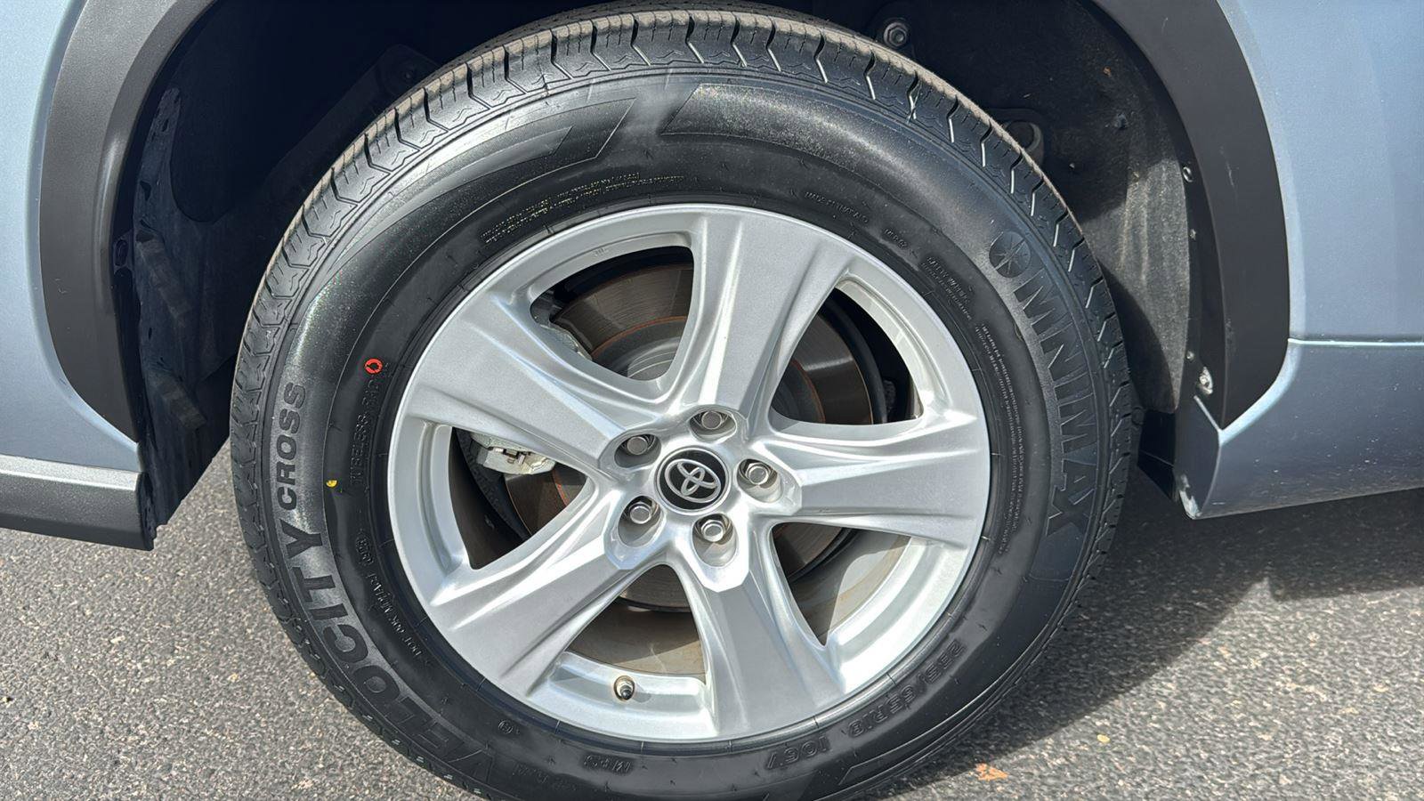 Certified 2023 Toyota Highlander LE image 9