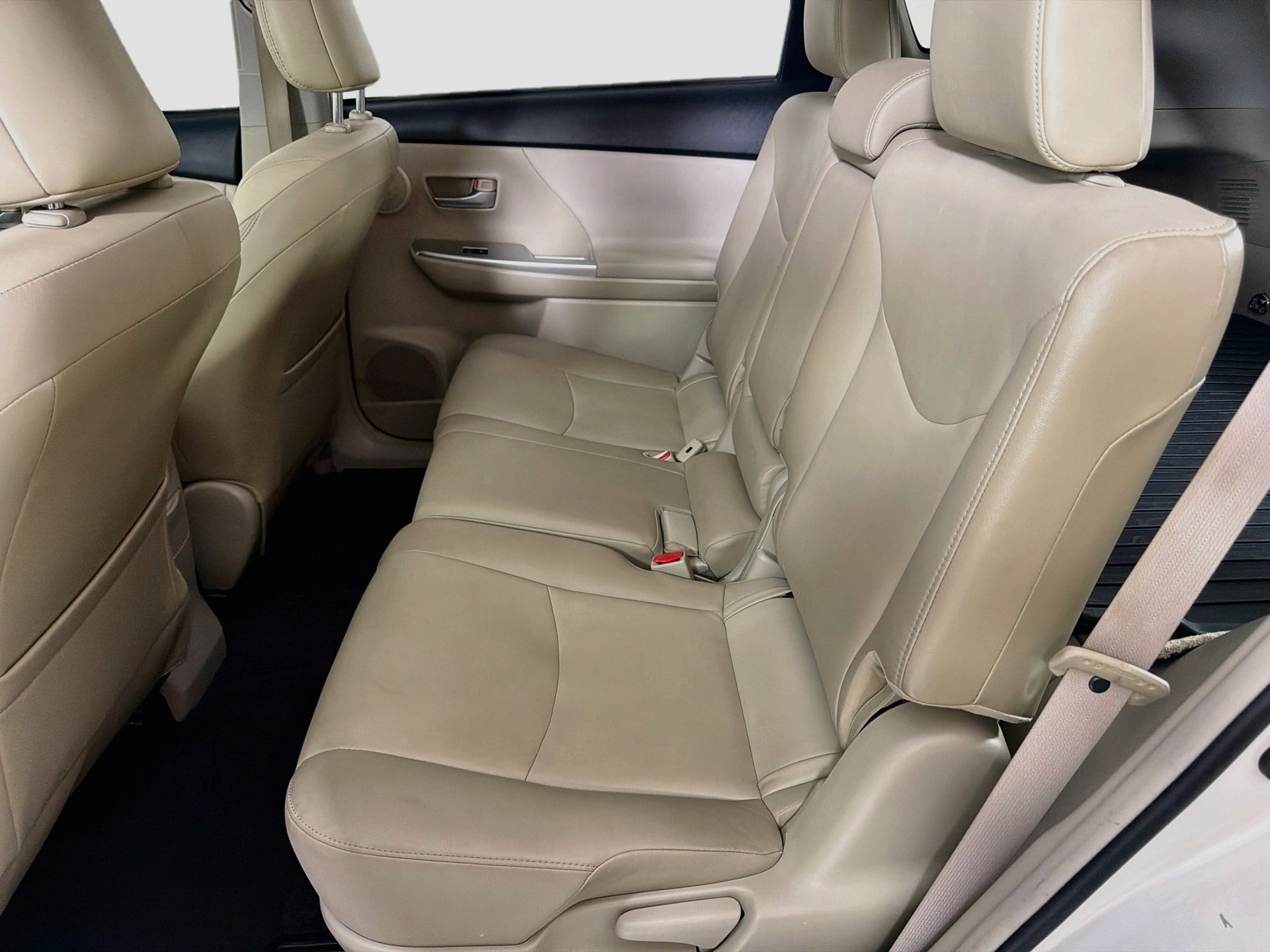 Used 2014 Toyota Prius V Five FWD image 25