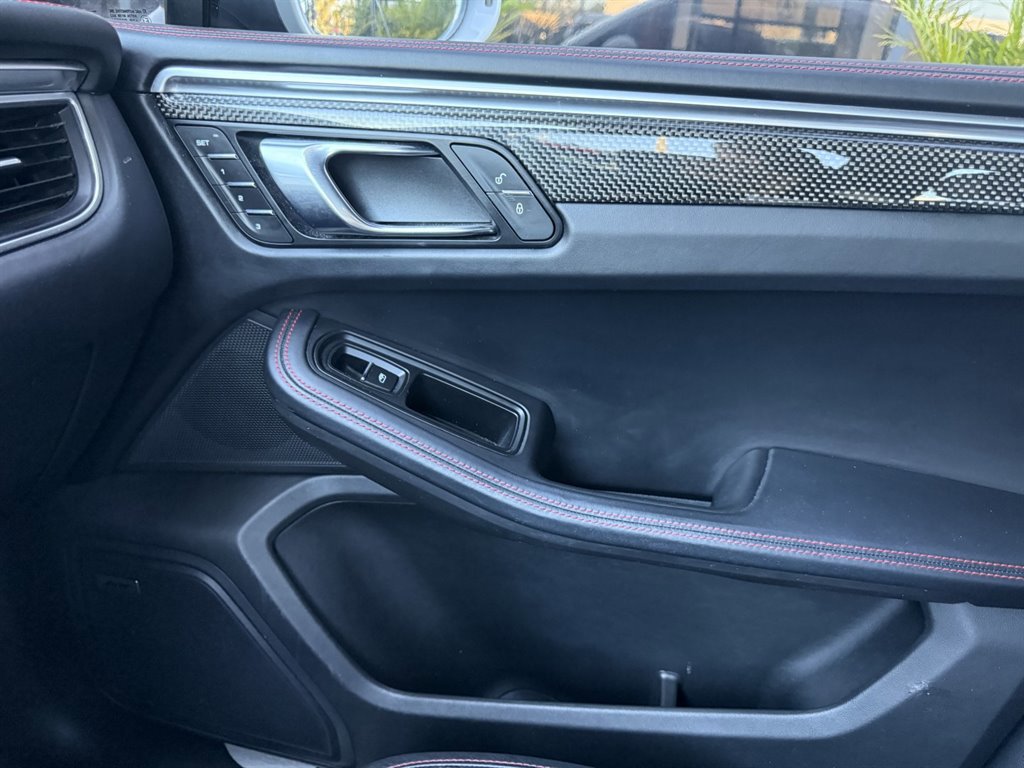 Used 2018 Porsche Macan GTS image 33