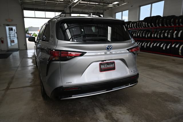 Used 2023 Toyota Sienna Platinum AWD/4WD image 7