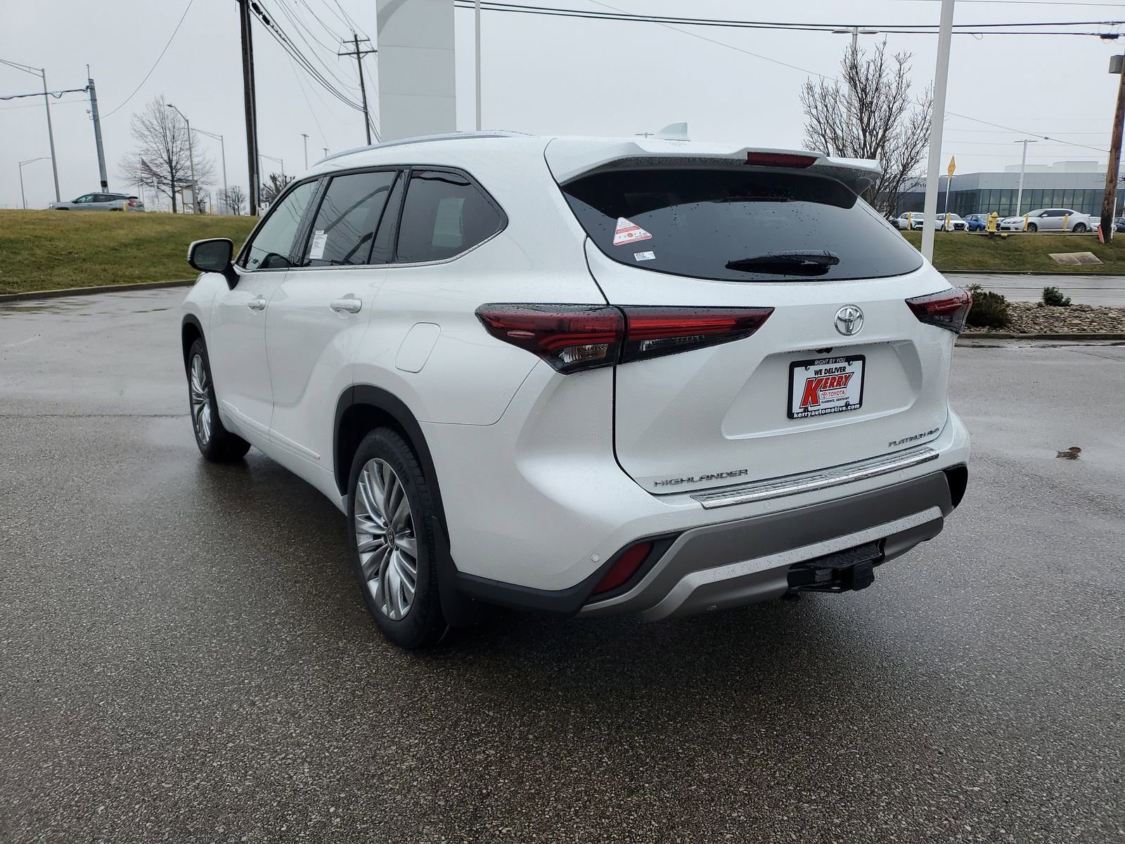 New 2026 Toyota Highlander Platinum image 3