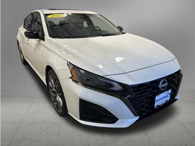 Used 2023 Nissan Altima 2.0 SR FWD image 9